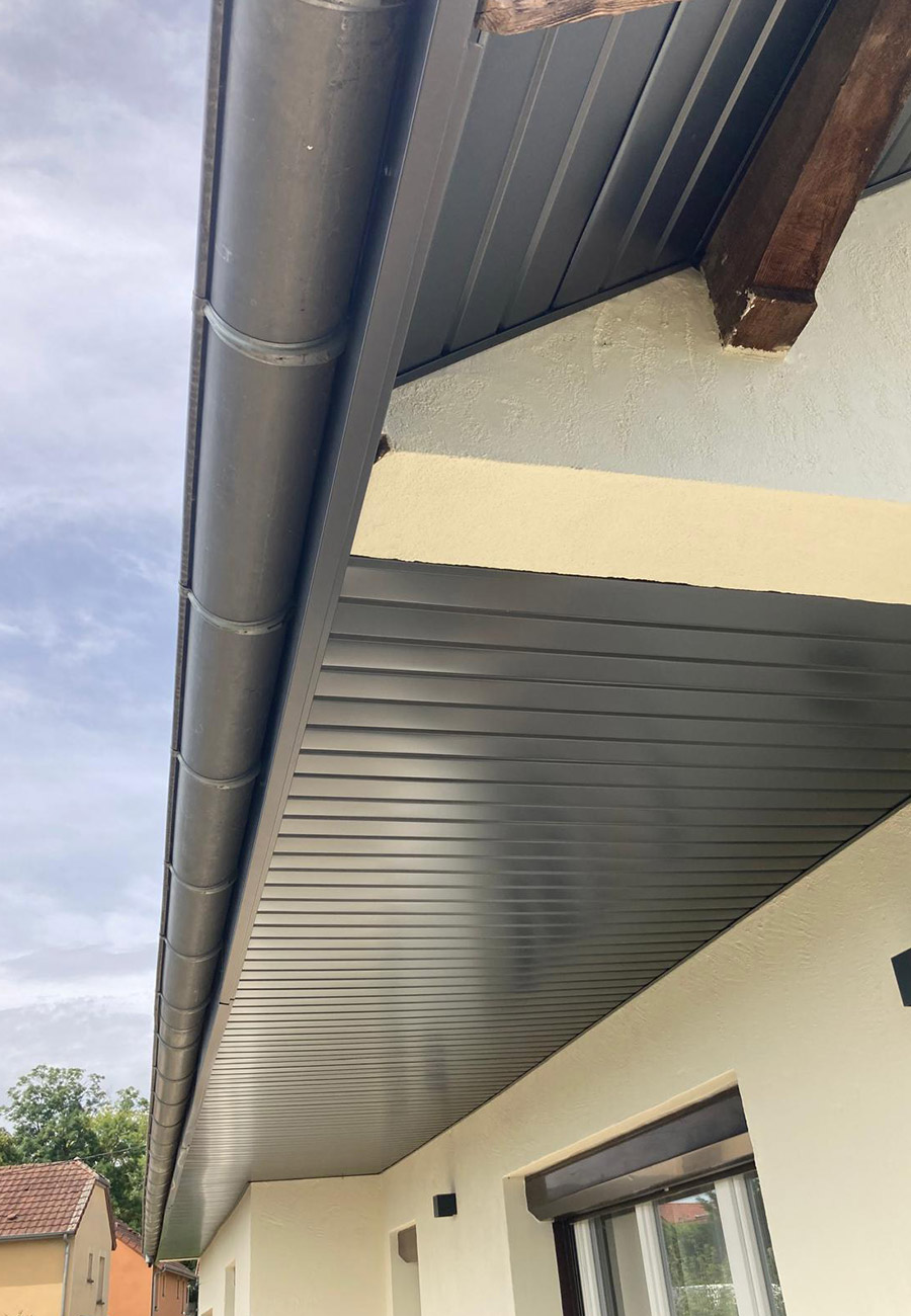 Expert en Travaux de Zinguerie à Mâcon et en Saône-et-Loire (71) : Installation et Réparation